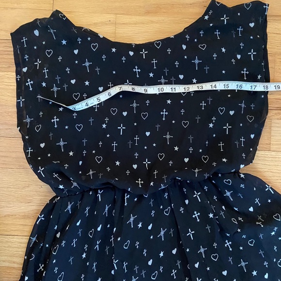 Dress with cross and hearts - Picture 4 of 5